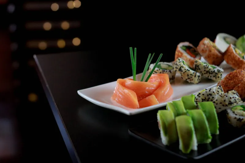 The Art of Feeling Full: How Sushi Plates Trick Your Brain Into Loving Less